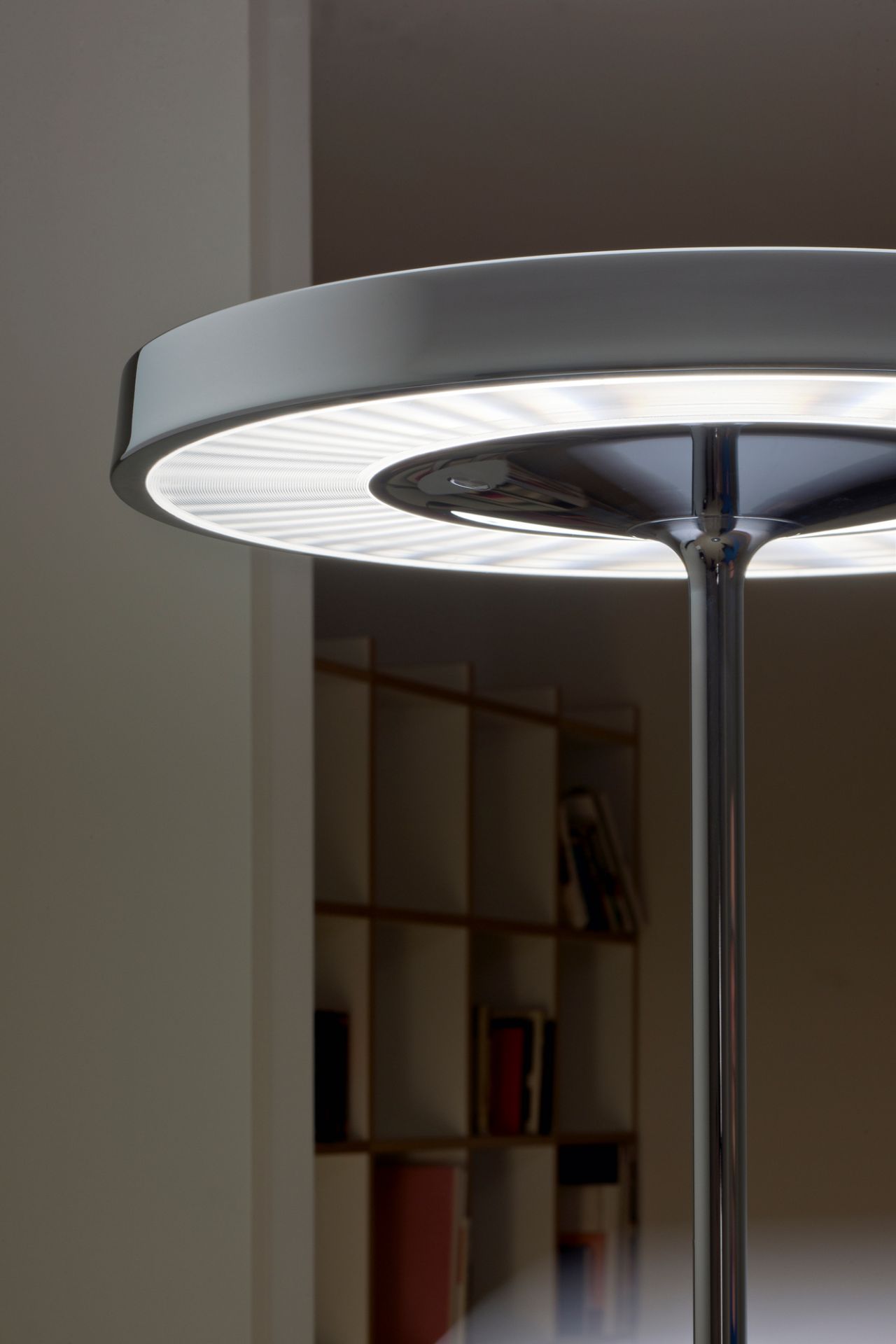 Disk Floor lamp 4000K white Belux