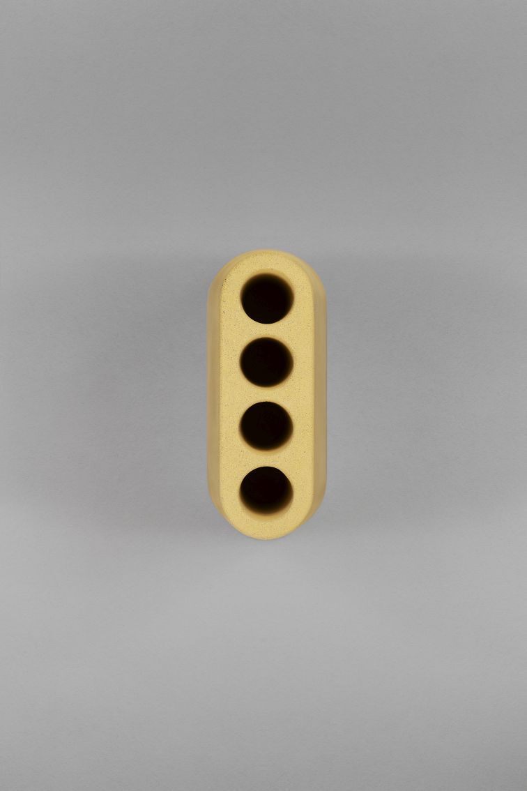 Aki Jr pen holder made of solid wood B-Line