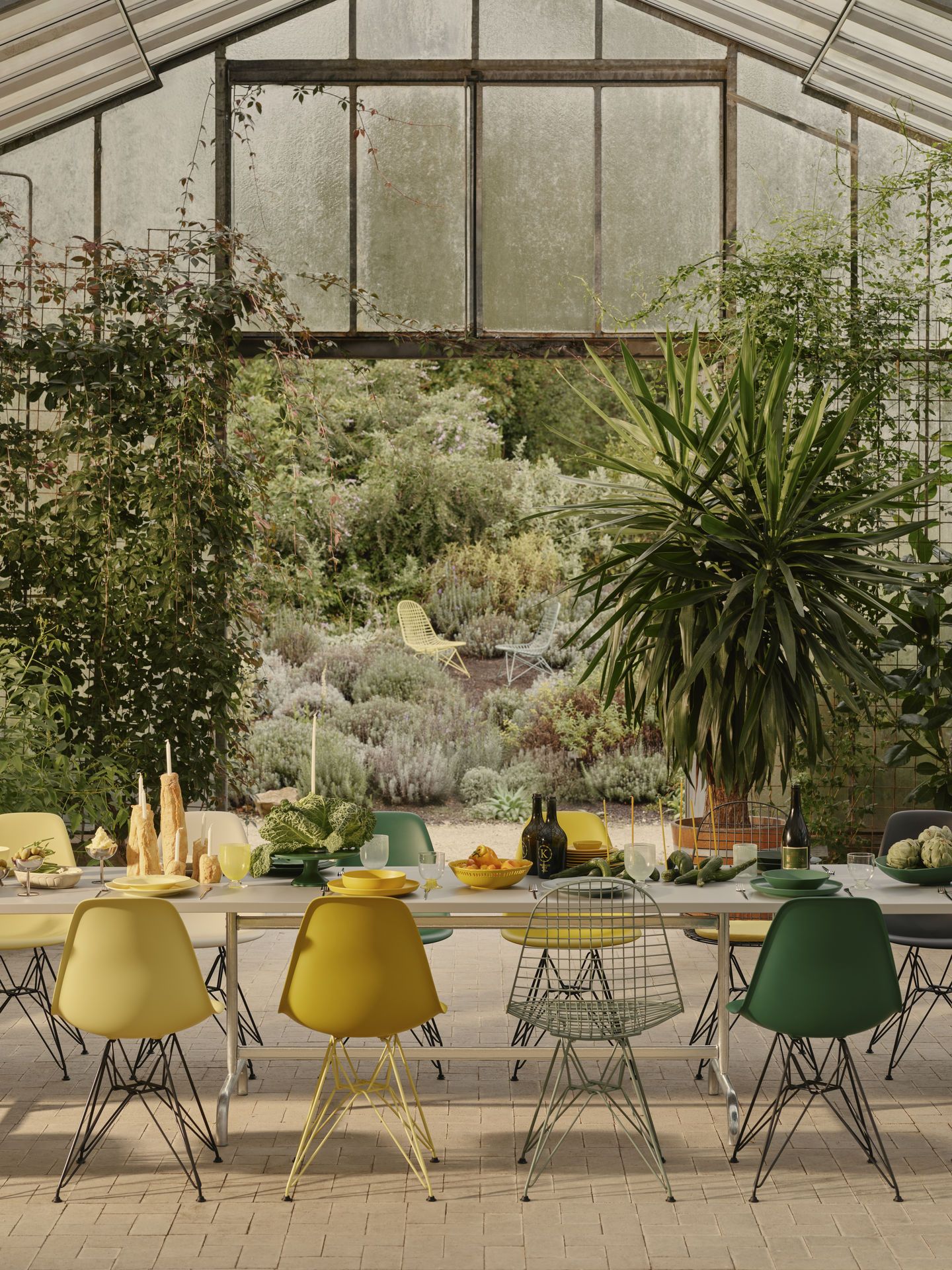 Eames Plastic Side Chair DSR Chair Vitra