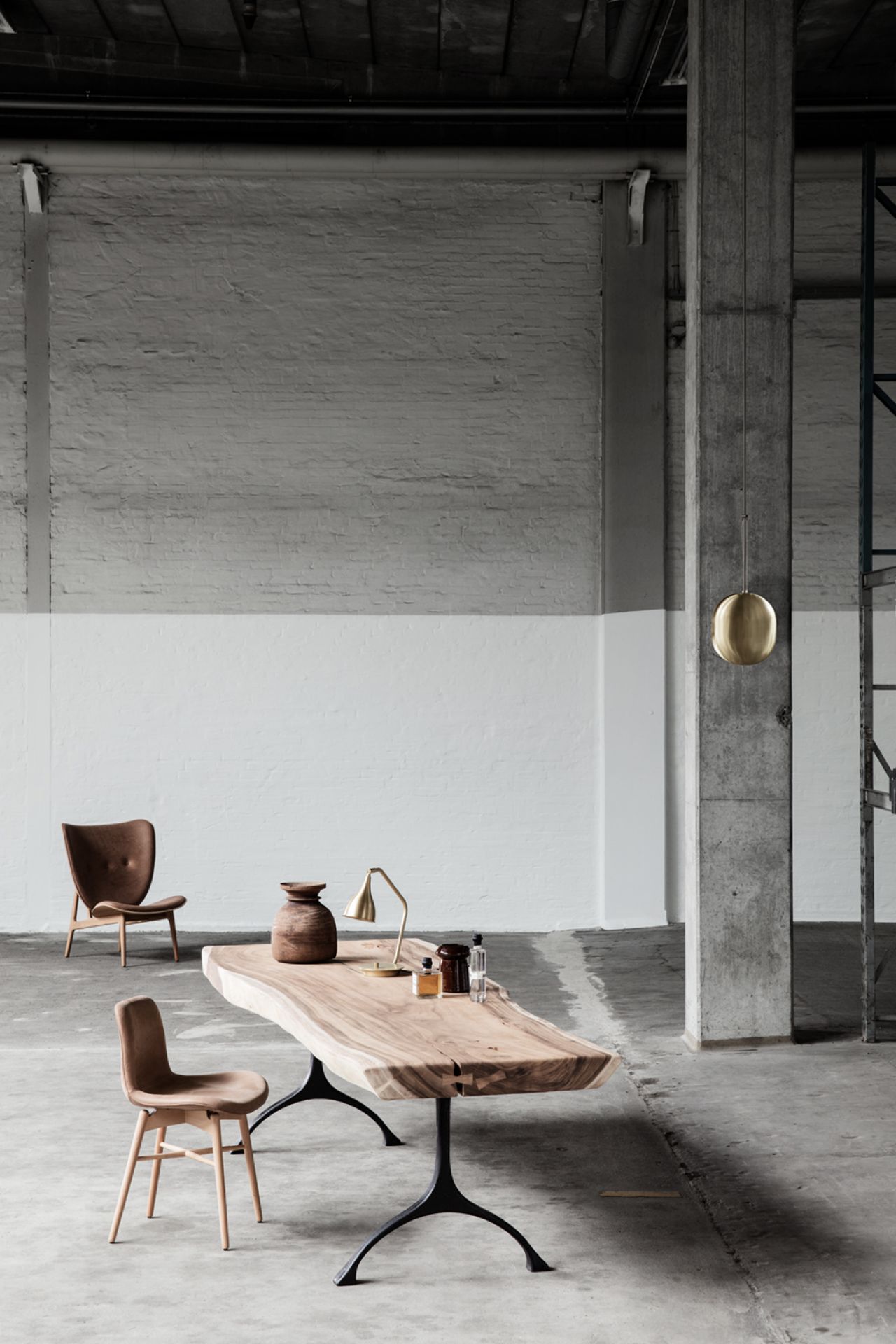 Elephant Lounge Armchair Natural Oak / Leather Dunes Camel