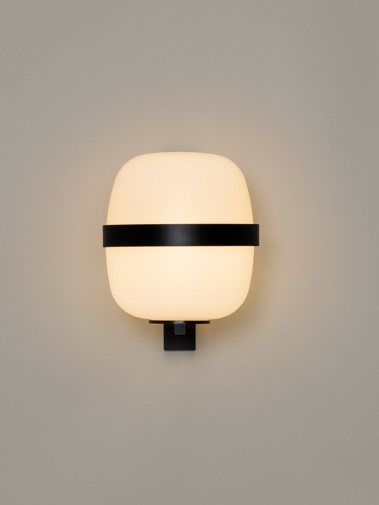 Wally Cesta wall lamp black Santa & Cole