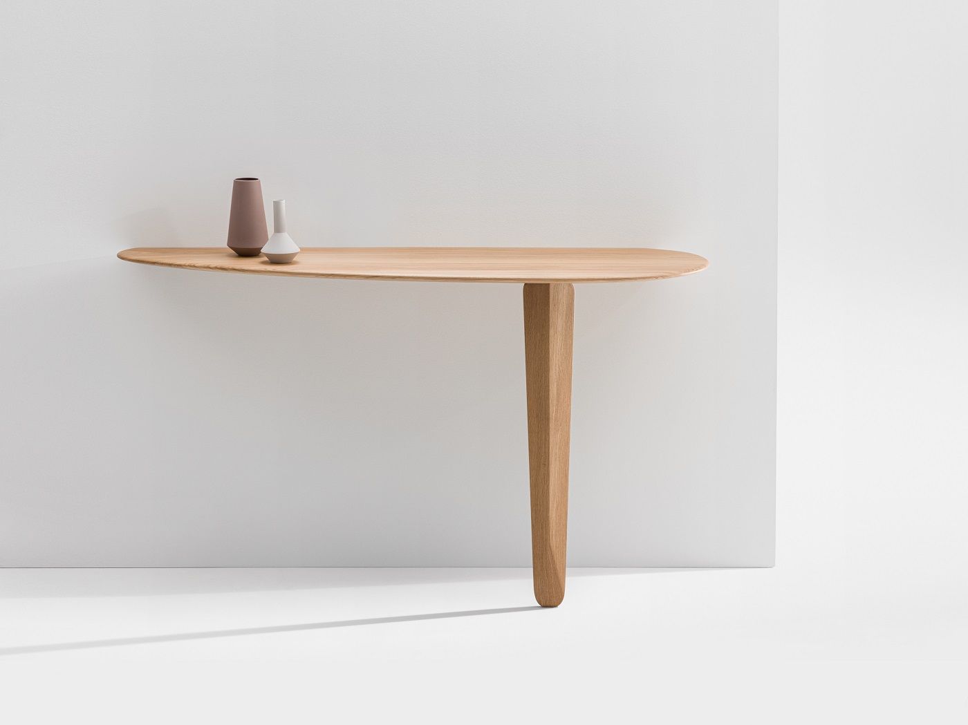 Kuyu Console Console table asymmetric period