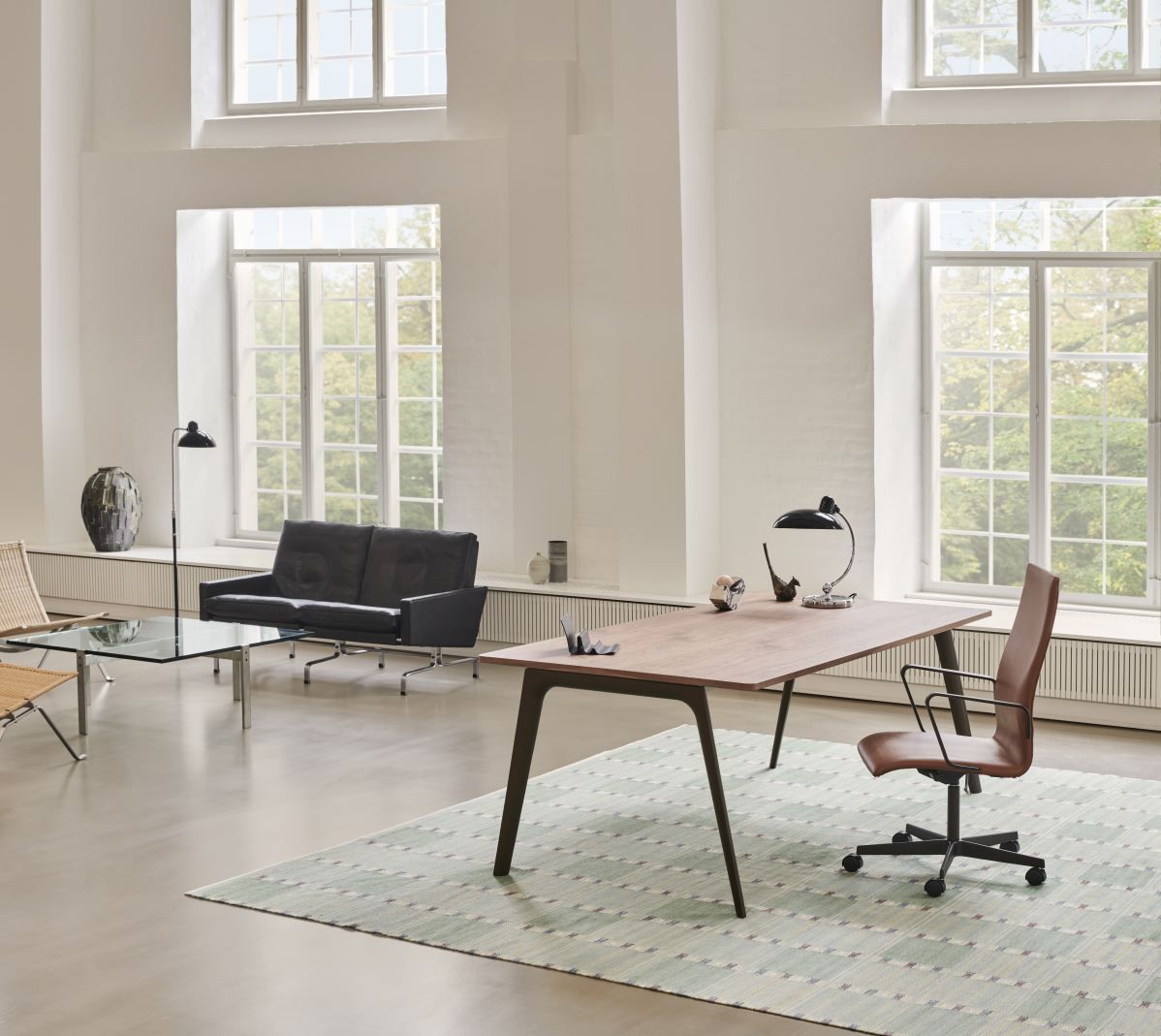 Pluralis table Fritz Hansen