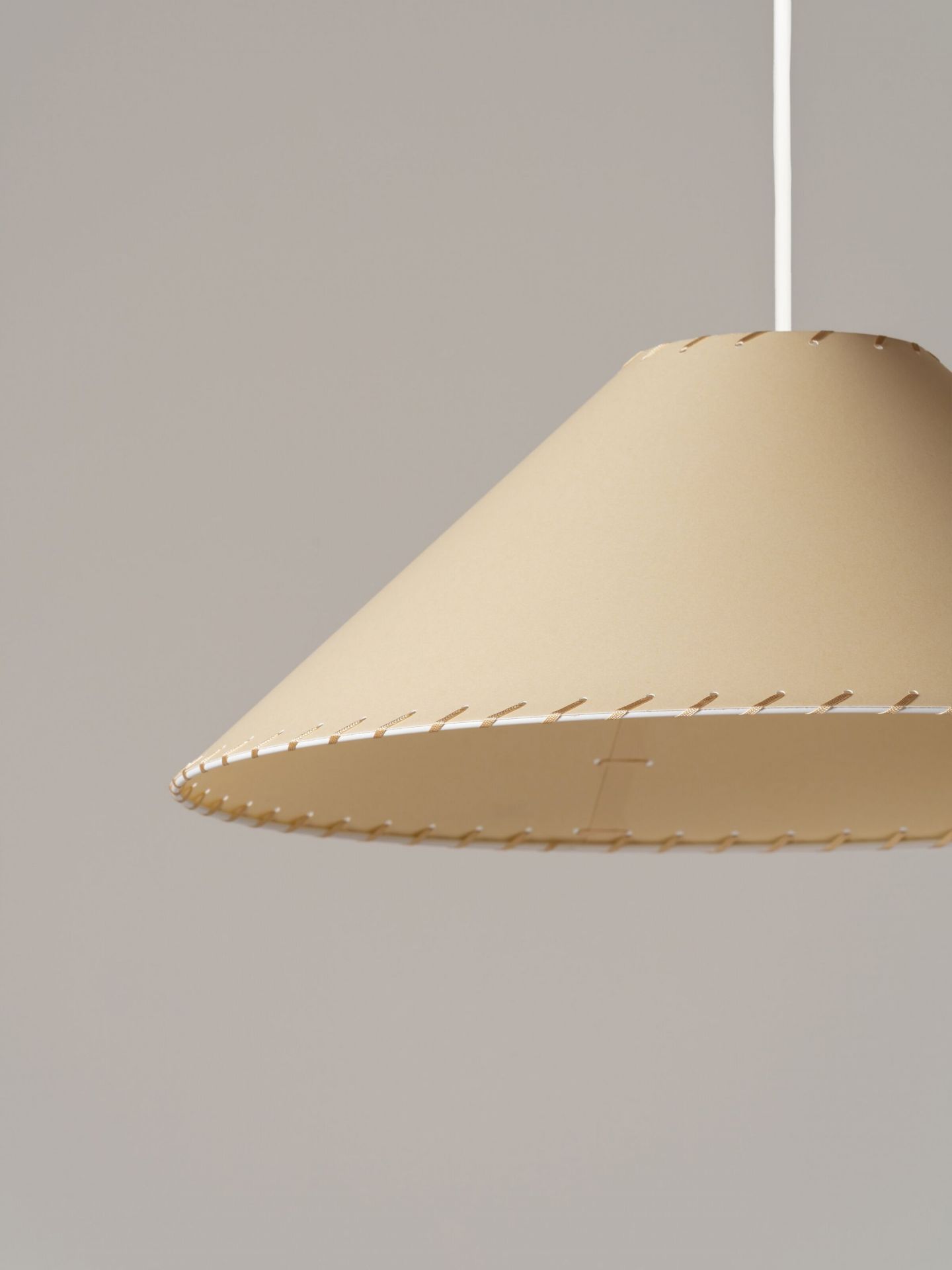Sísísí cónicas planas MT4 suspension lamp Ø49cm beige Santa & Cole