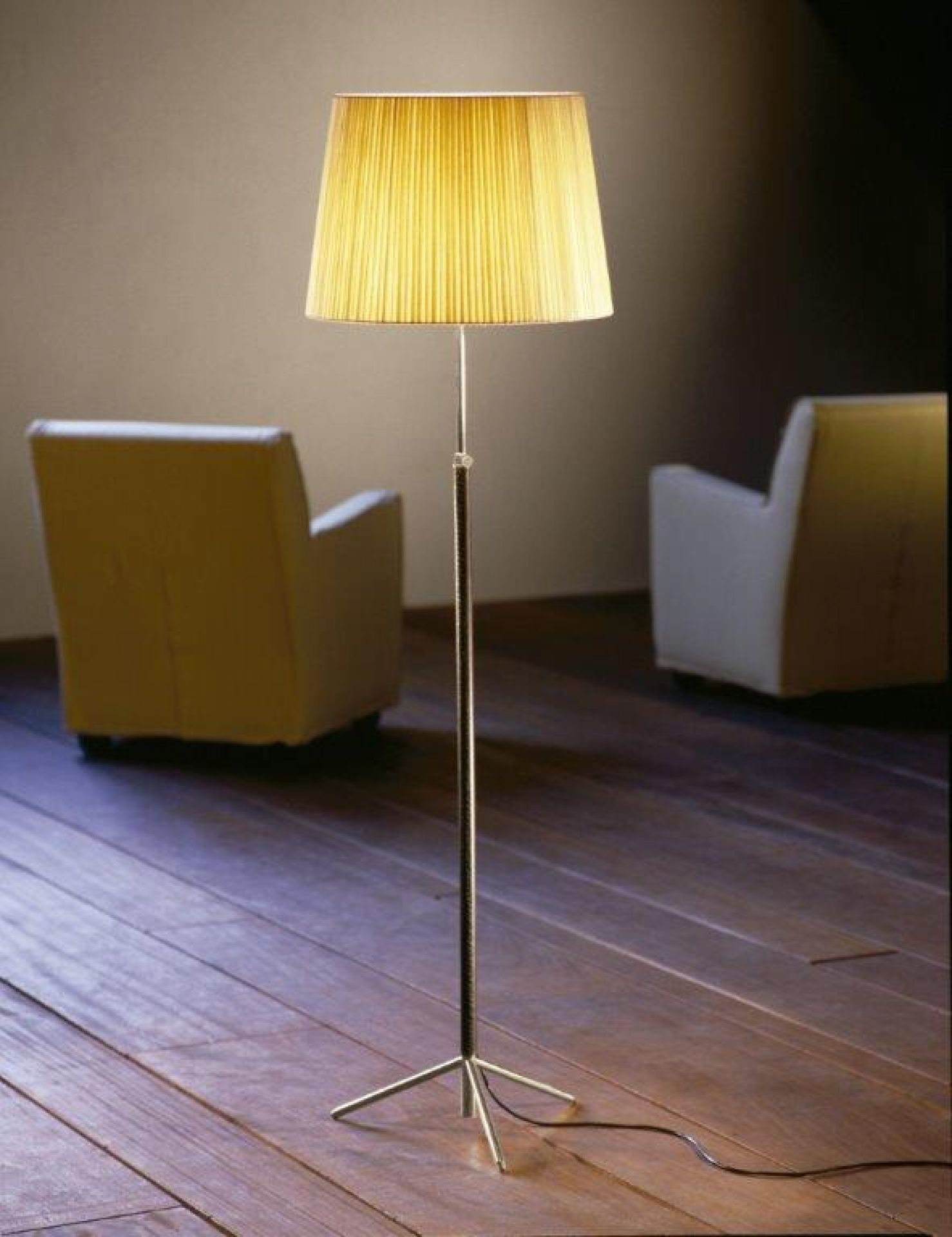 Pie de Salon Floor lamp Santa & Cole
