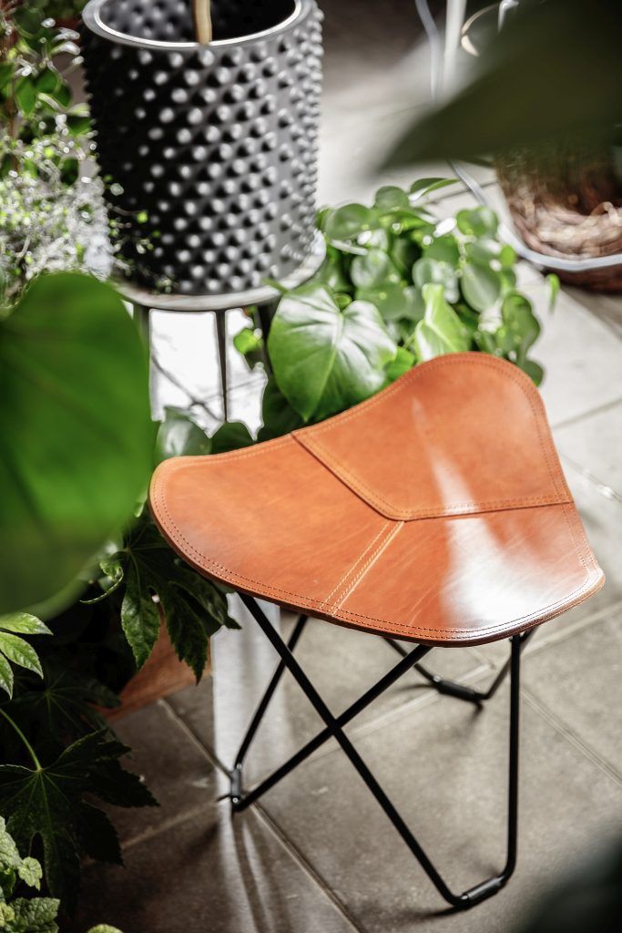 Pampa Flying Goose stool Cuero 
