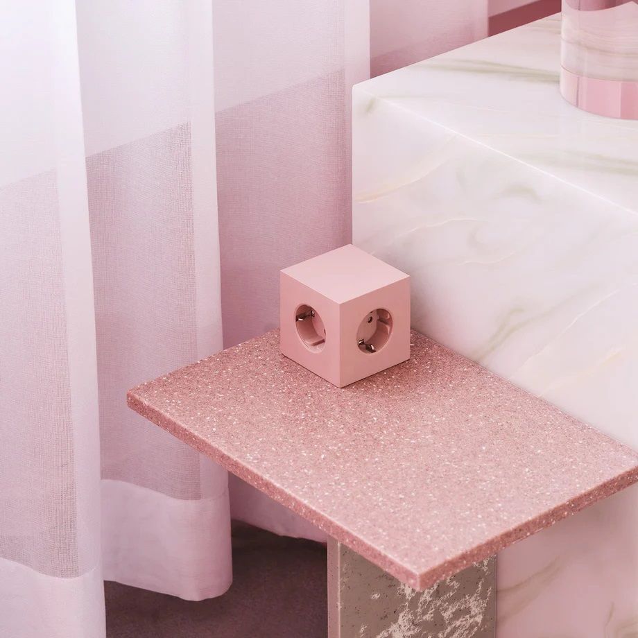 Avolt Socket Cube with USB C dfp Design Pink