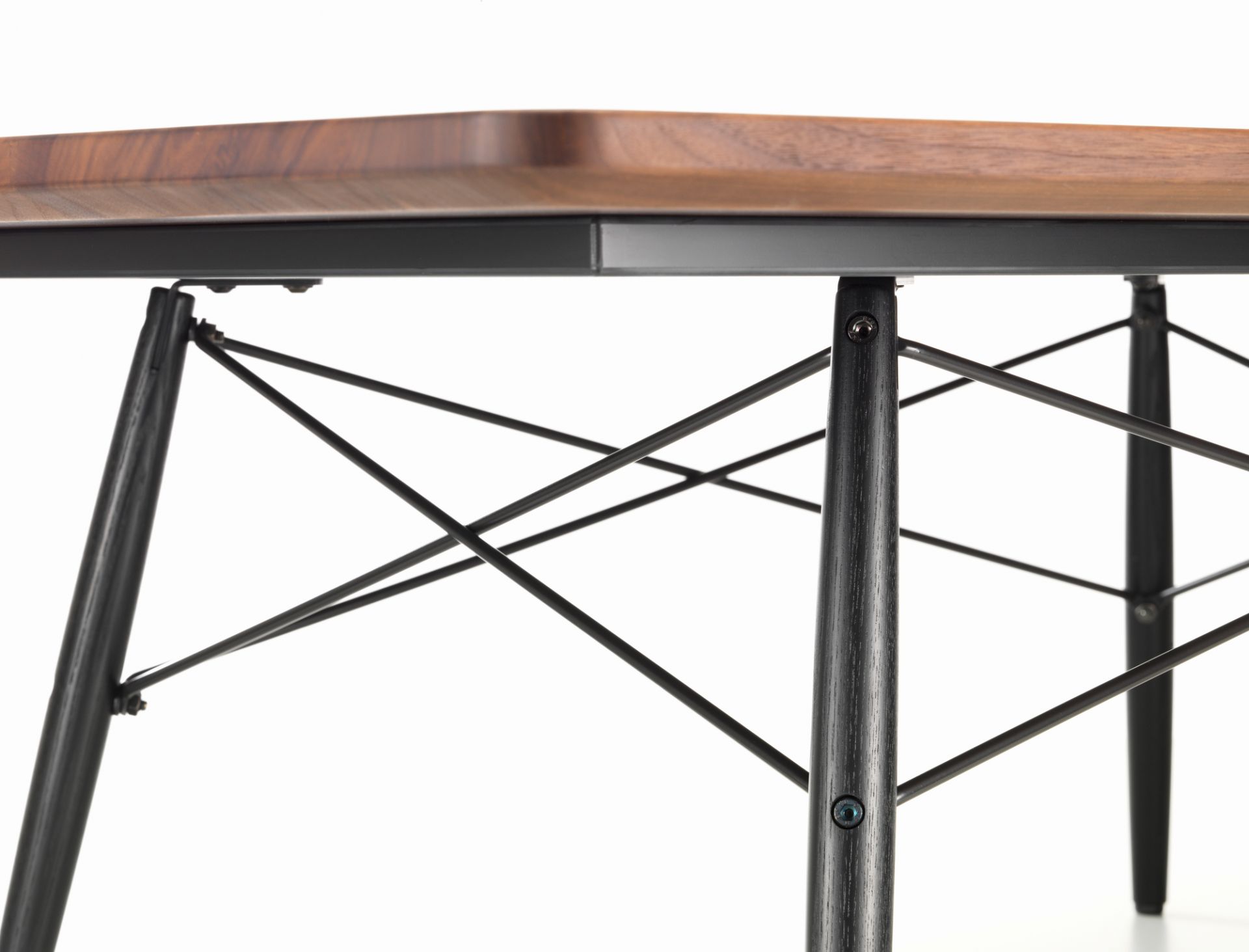 Eames Coffee Table Square American walnut Vitra