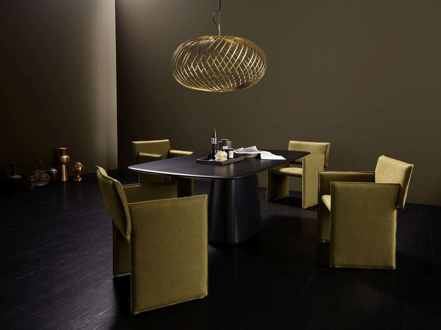 Noto Chair with cheeks Cor