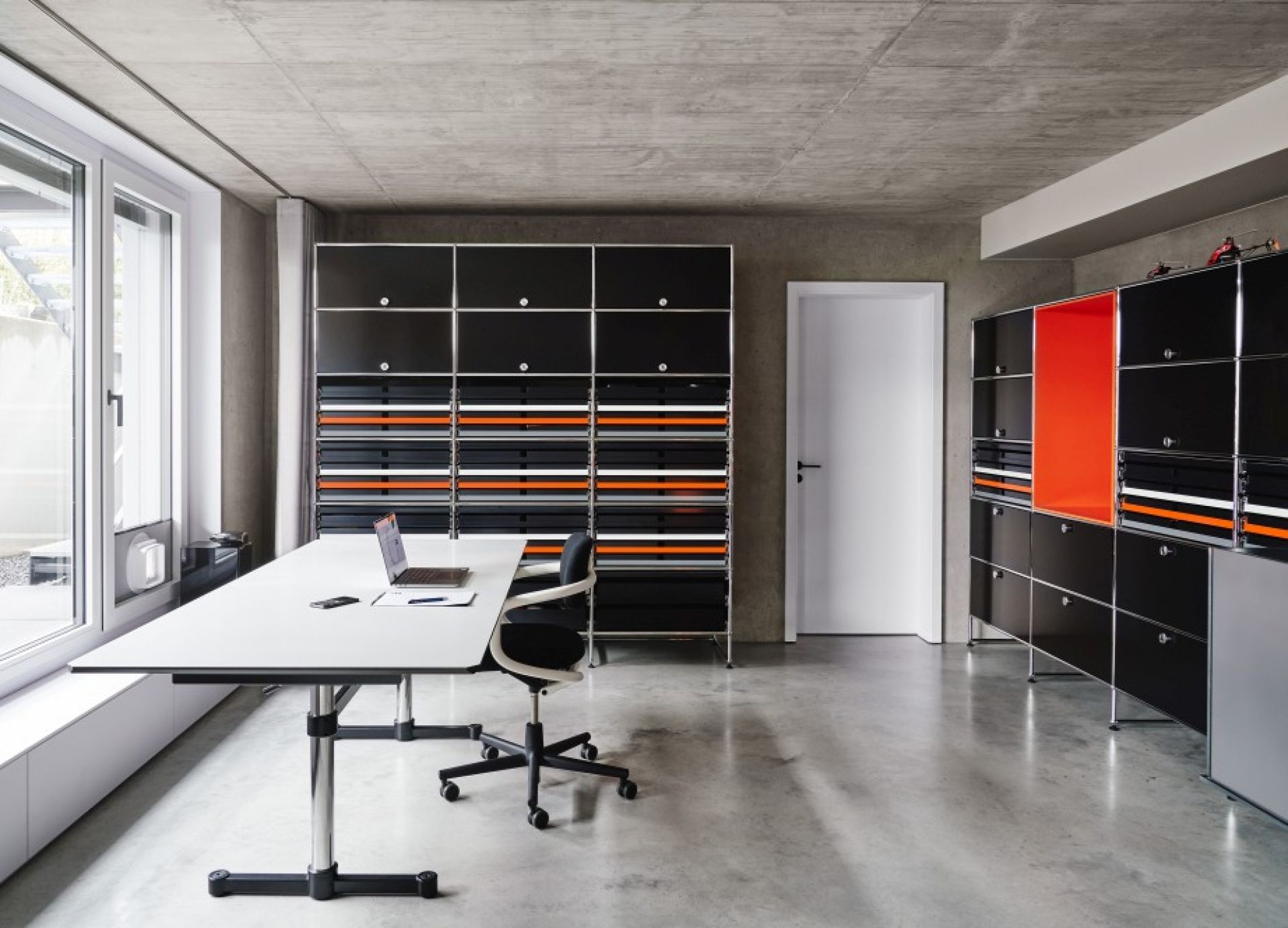 USM Haller Kitos M Desk QUICK SHIP