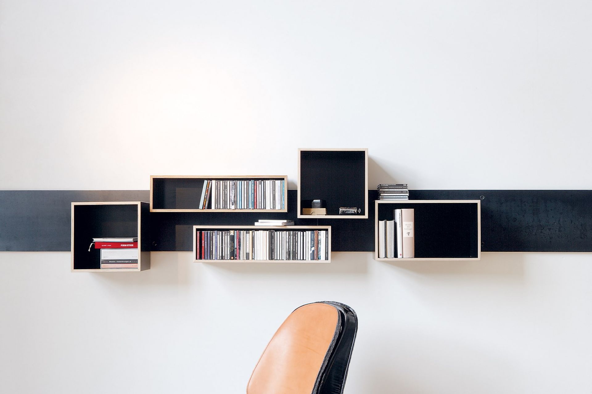 Magnetique shelf Nils Holger Moormann